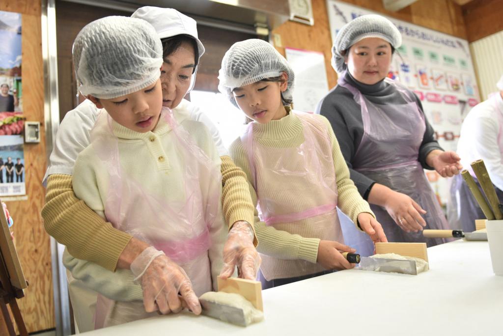 地域ブランドを製造体験　「舞鶴かまぼこ工房」