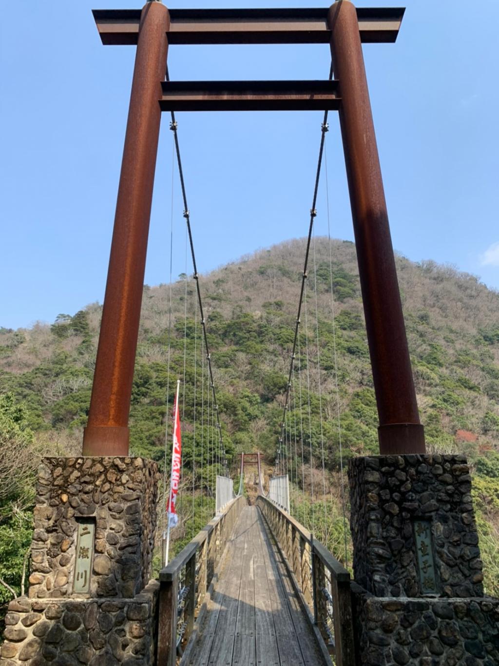 鬼飛岩（のぞき岩）・鬼の足跡・新童子橋